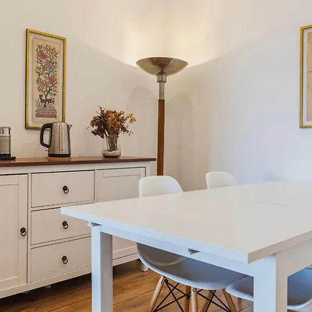 Apartment Campo De Ourique Charm By Lovelystay