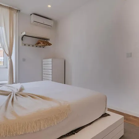 Apartment Campo De Ourique Charm By Lovelystay
