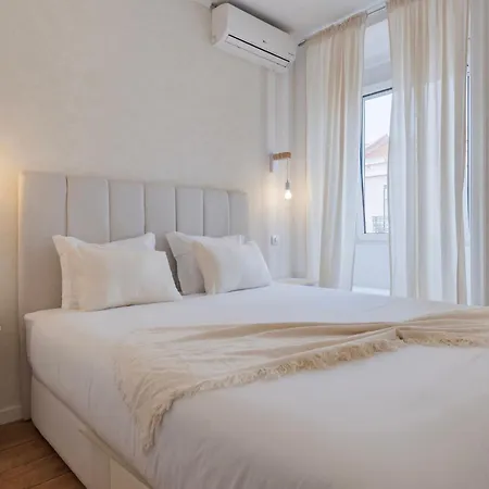 Daire Campo De Ourique Charm By Lovelystay Lisboa